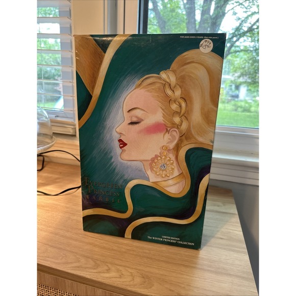 EVERGREEN PRINCESS Barbie Doll NRFB Winter Collection 1994 Green Dress New Open - Picture 4 of 4